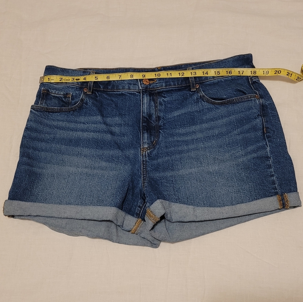 LOFT Denim Roll Shorts in Original Mid Indigo Wash, Size 12 / 31